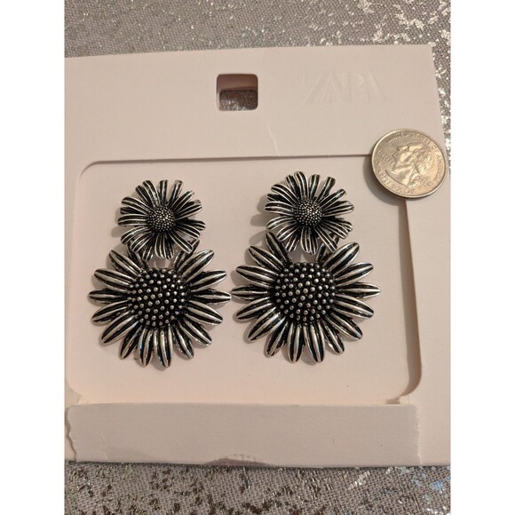 Zara 2025 Antiqued Silver Metal Double Flower Earrings Dangle Sunflower Whimsy - Picture 5 of 11